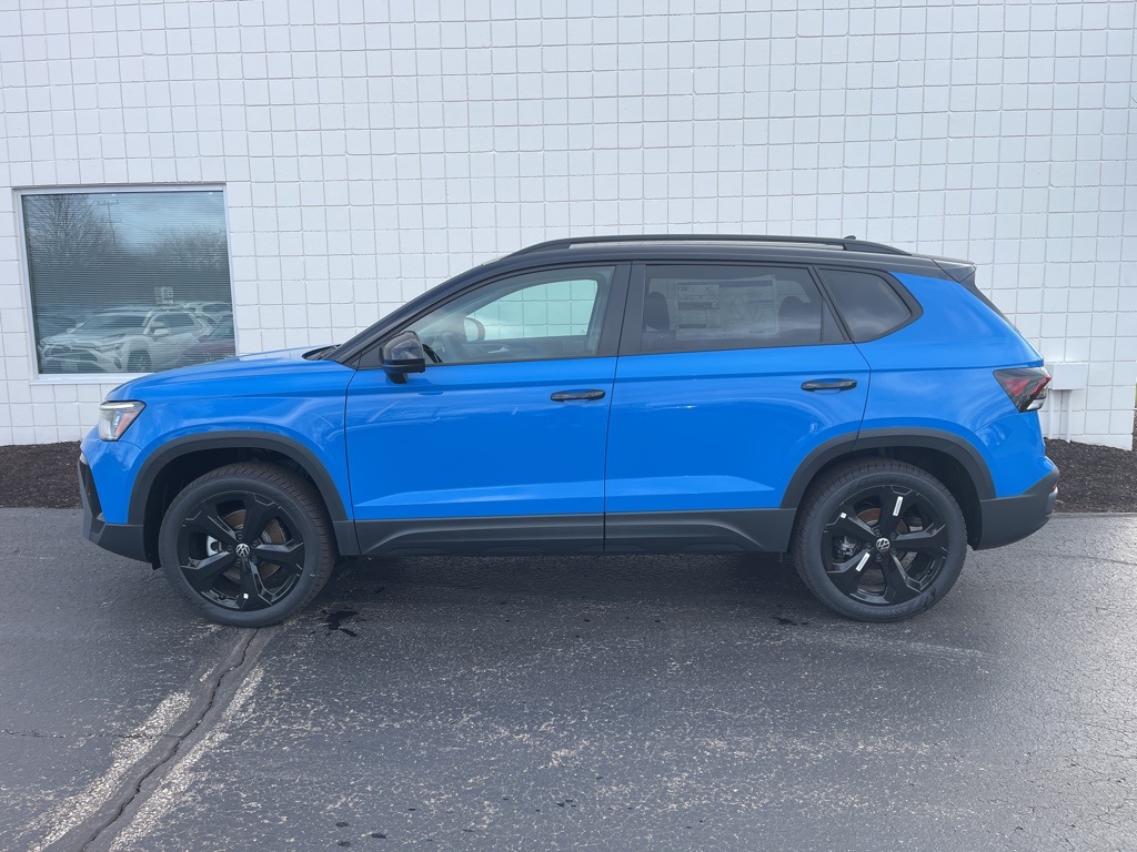 2025 Volkswagen Taos SE photo 2