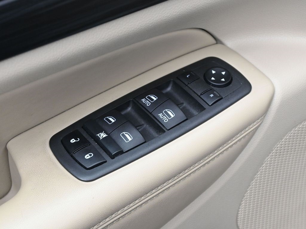 2022 Jeep Cherokee Laredo photo 11