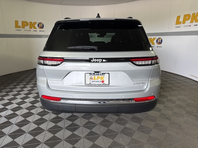 2025 Jeep Grand Cherokee Limited photo 4