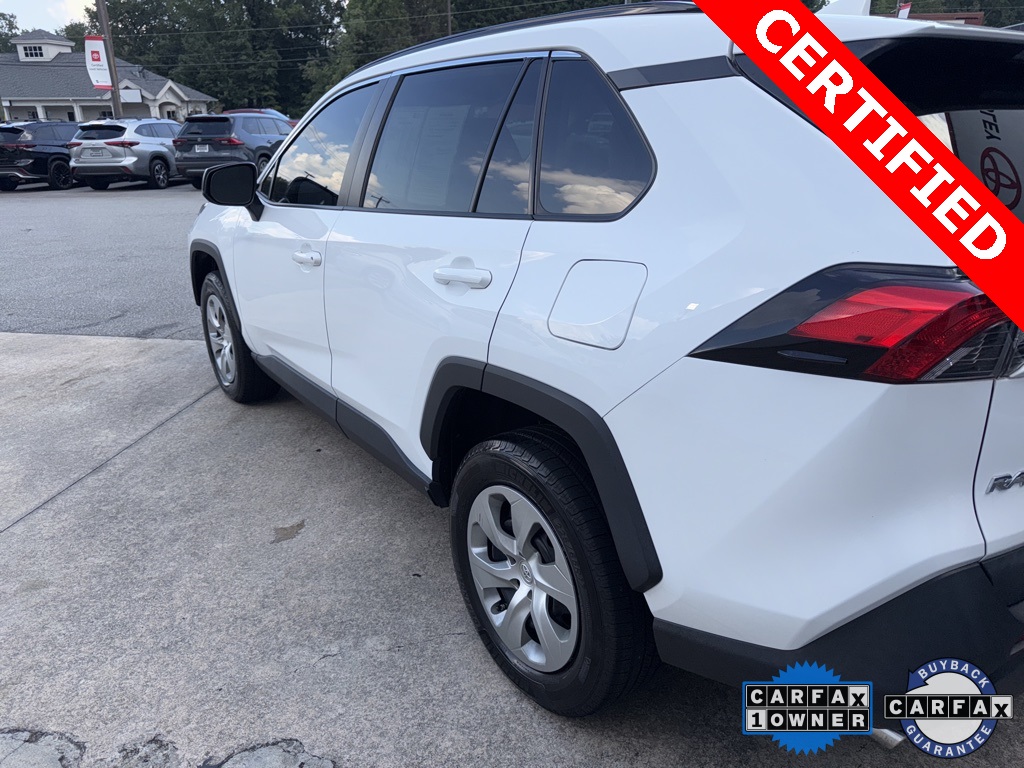 2019 Toyota RAV4 LE photo 6