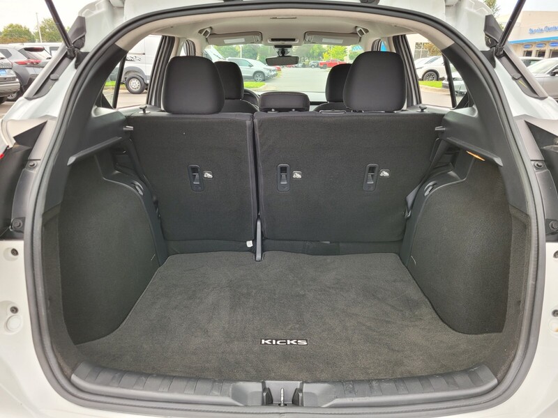 2022 Nissan Kicks S photo 13