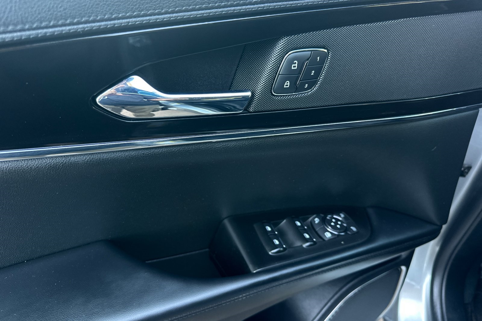 2021 Lincoln Nautilus Standard photo 6