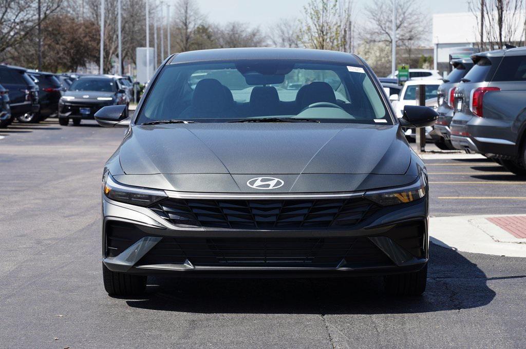 2025 Hyundai Elantra SEL Sport photo 2
