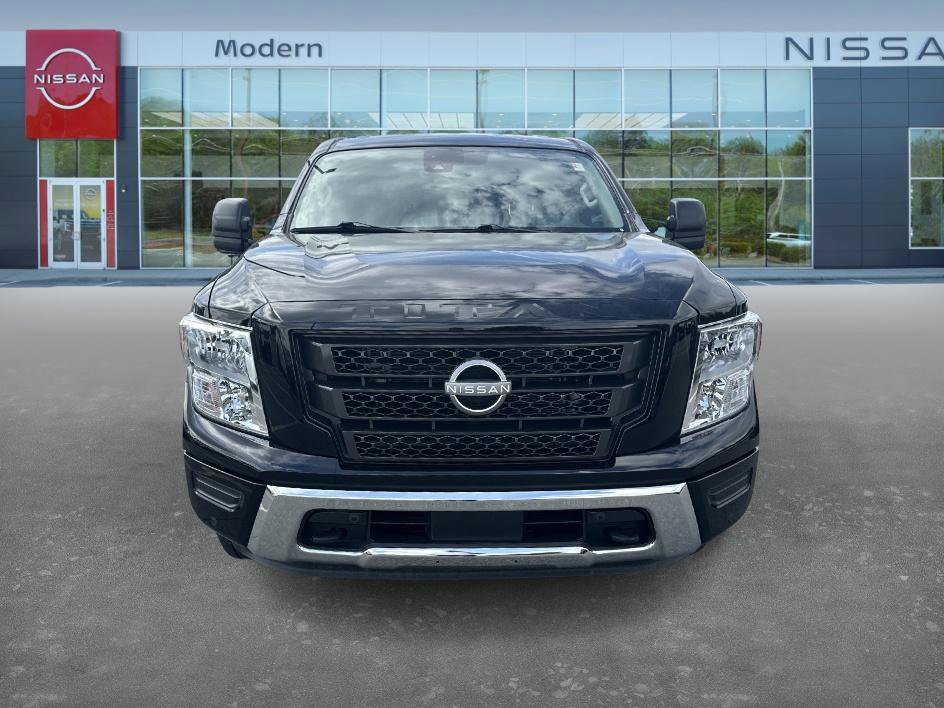 2024 Nissan Titan SV photo 2