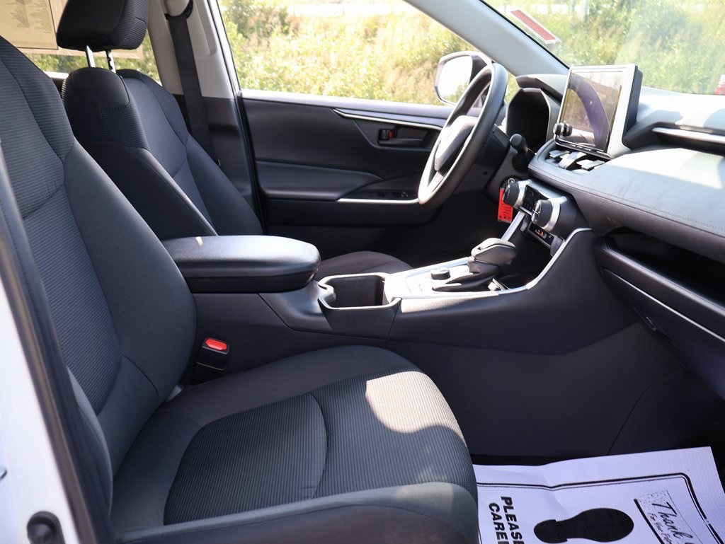 2024 Toyota RAV4 Hybrid LE photo 8