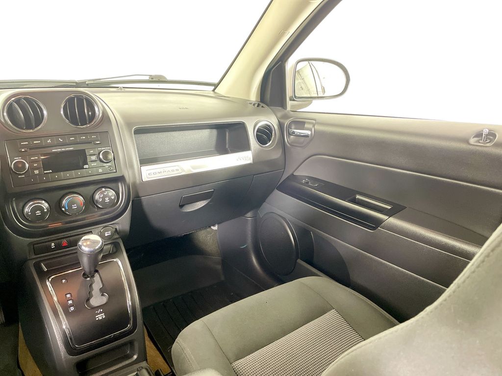 2016 Jeep Compass Sport photo 27