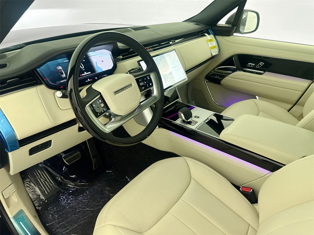 2025 Land Rover Range Rover SE photo 9