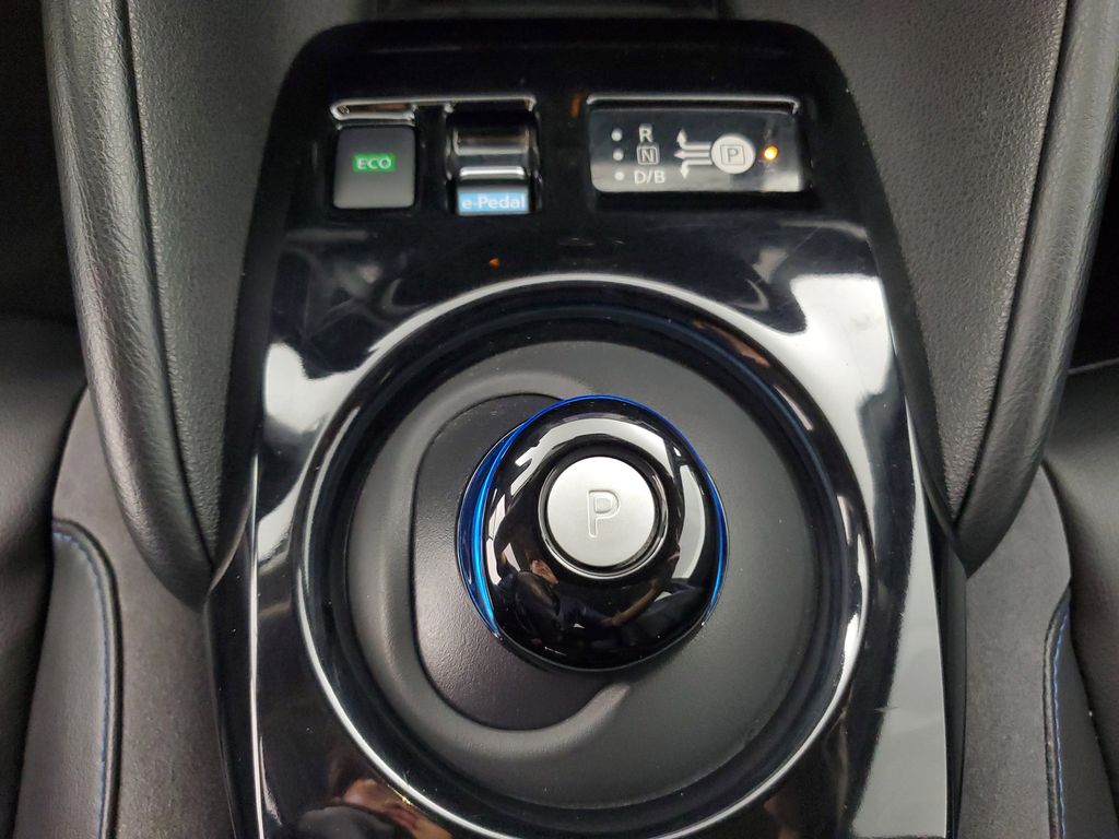 2022 Nissan Leaf SL Plus photo 19