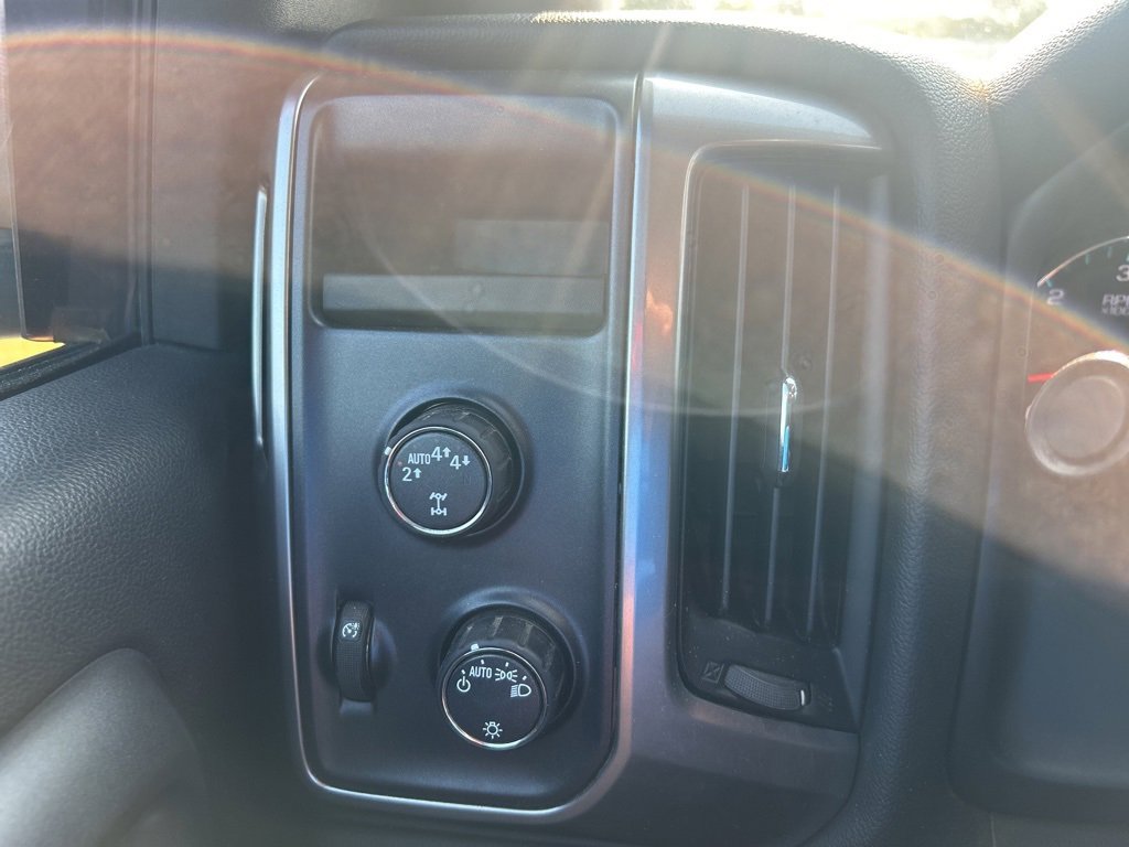 2018 Chevrolet Silverado 1500 LT photo 24