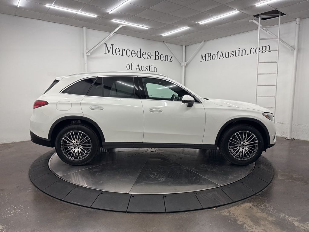 2026 Mercedes Benz GLC 300 photo 5