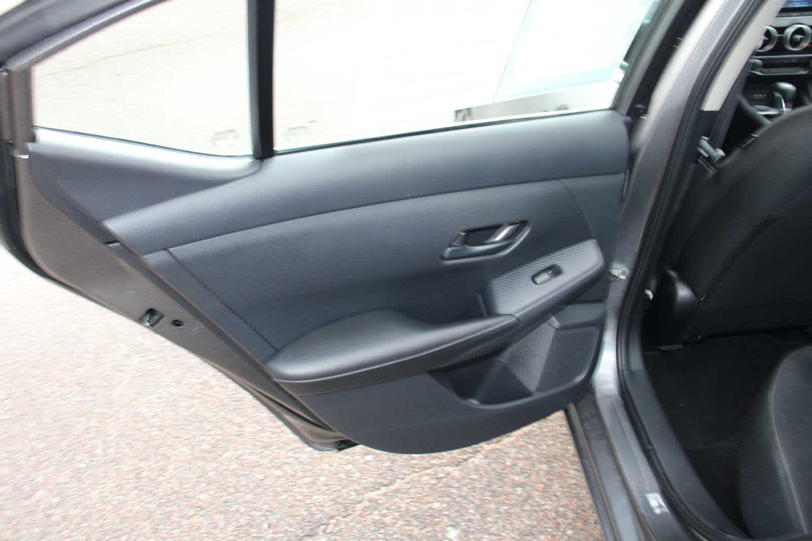 2025 Nissan Sentra SV photo 38
