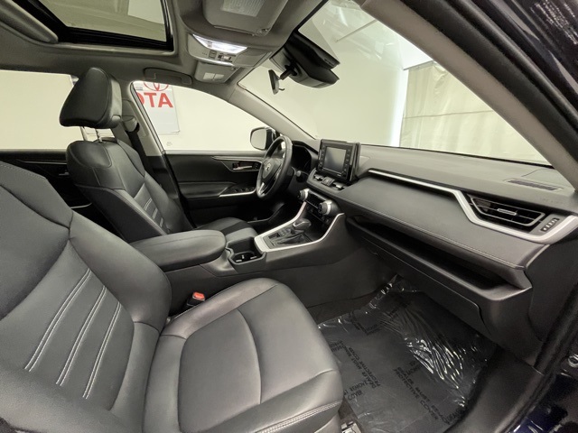 2022 Toyota RAV4 XLE Premium photo 8