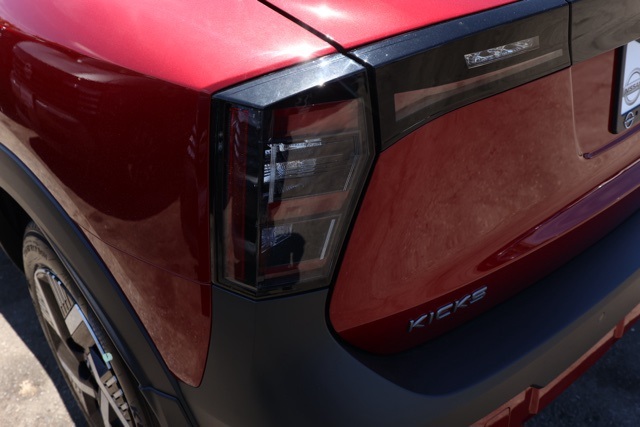 2025 Nissan Kicks SV photo 2