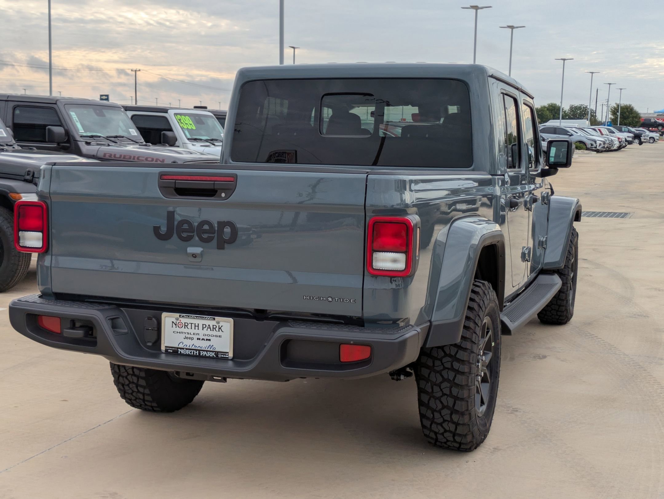 2025 Jeep Gladiator Sport photo 3