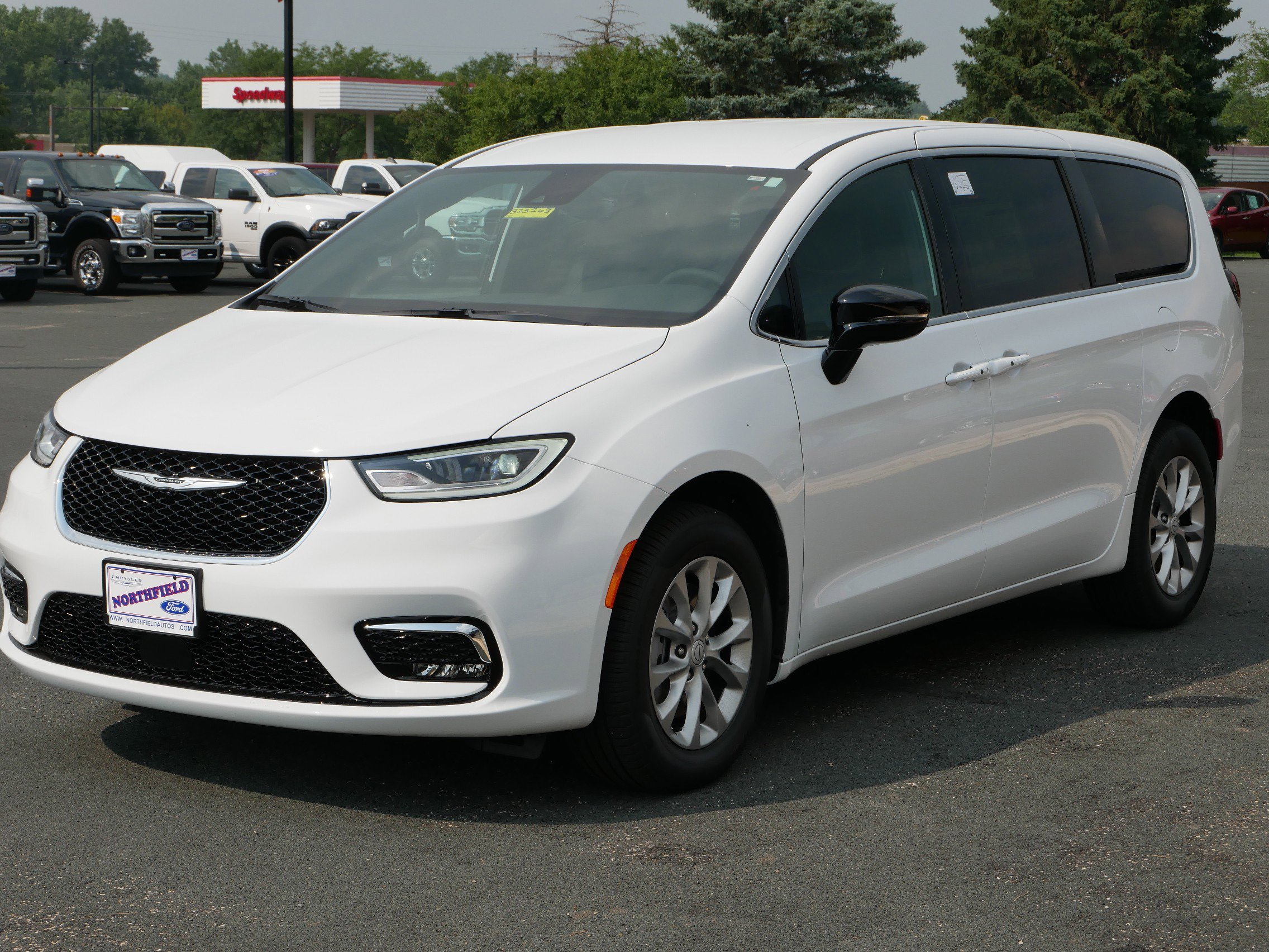 2025 Chrysler Pacifica photo 4