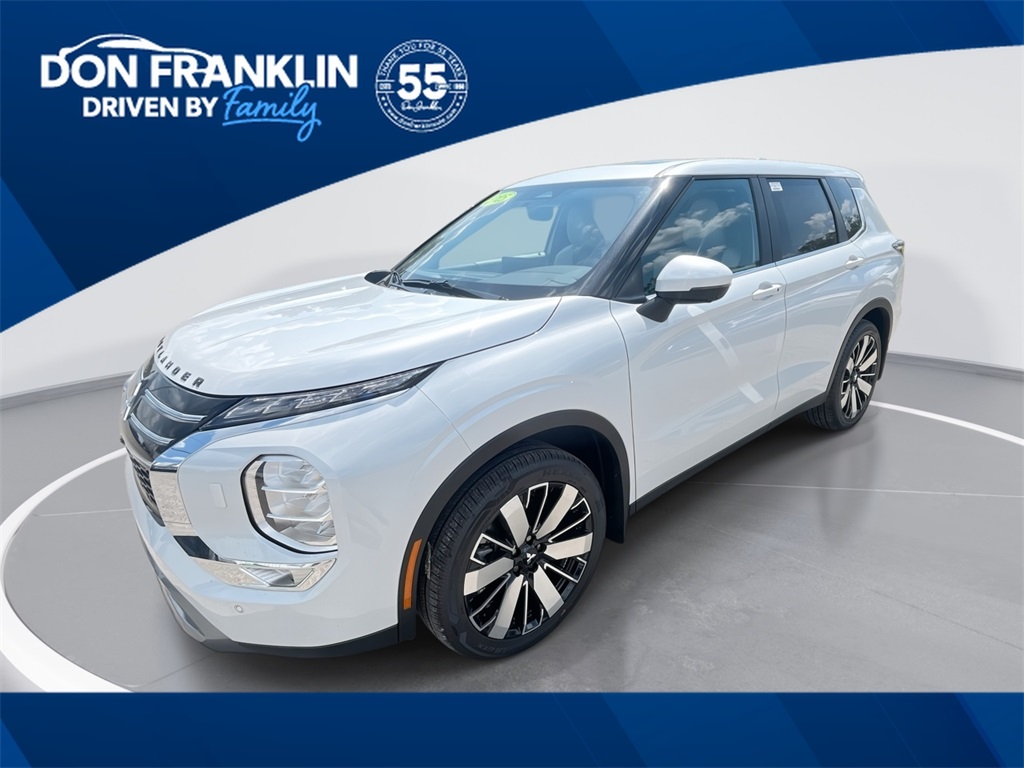 2025 Mitsubishi Outlander SE's photo