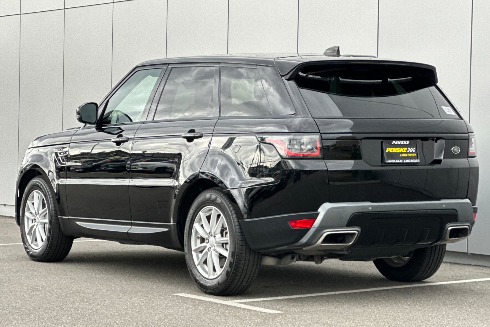 2018 Land Rover Range Rover Sport SE photo 3