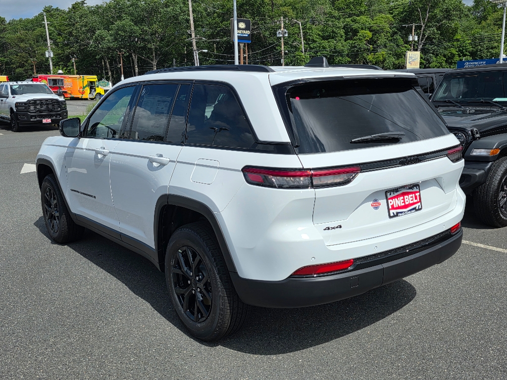 2025 Jeep Grand Cherokee Laredo photo 8