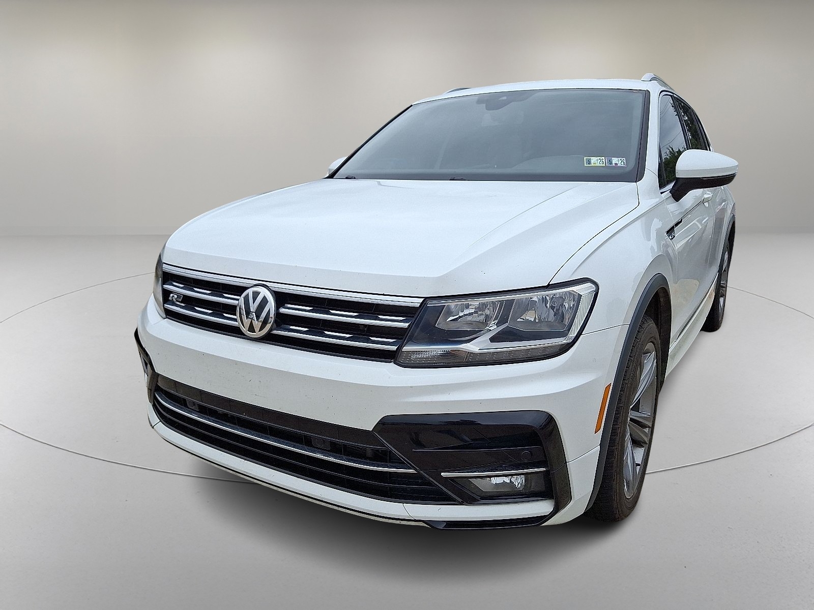 2019 Volkswagen Tiguan SEL R-Line photo 4