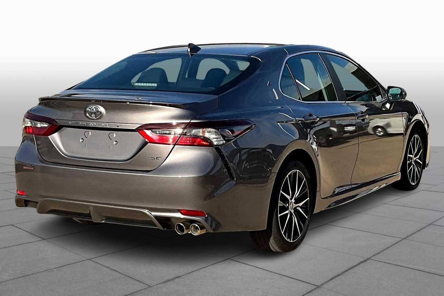 2024 Toyota Camry SE photo 13