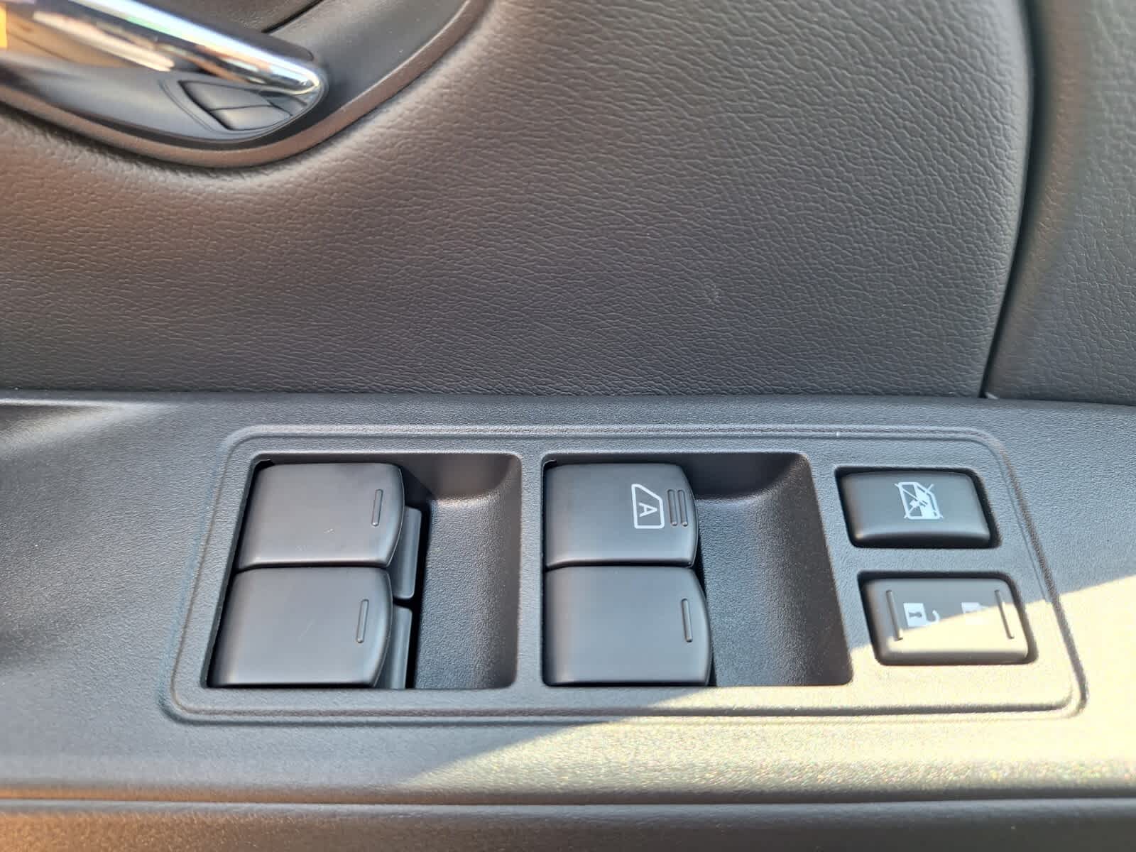 2025 Nissan Frontier Crew Cab SV photo 17