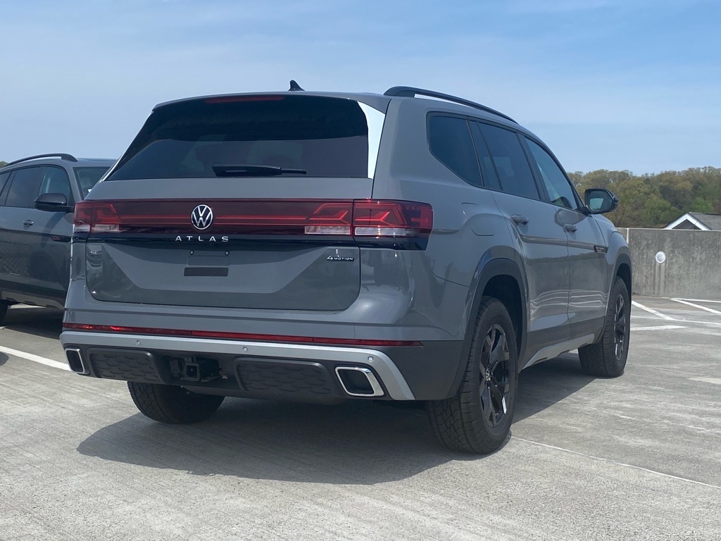 2025 Volkswagen Atlas Peak Edition SE photo 3