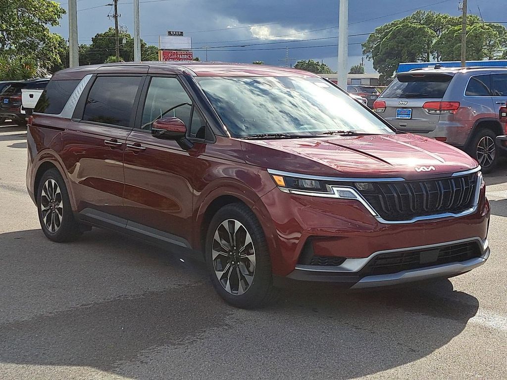 2024 Kia Carnival EX photo 3