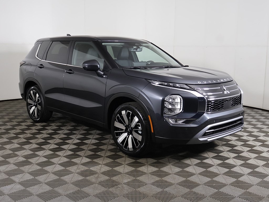 2025 Mitsubishi Outlander SE photo 2