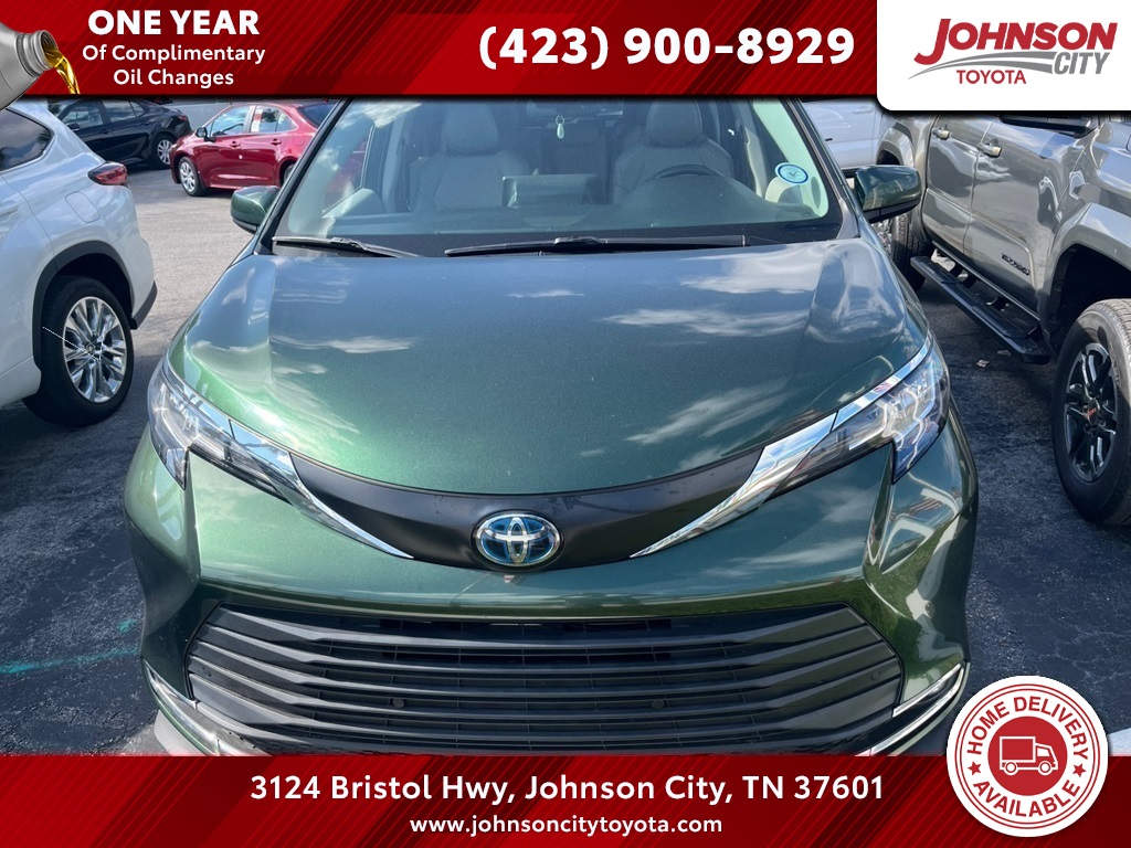 2023 Toyota Sienna XLE's photo