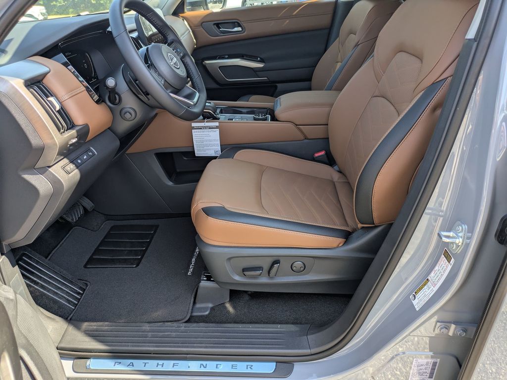 2025 Nissan Pathfinder Platinum photo 12