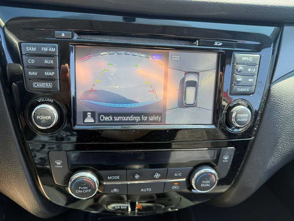 2016 Nissan Rogue SV photo 18