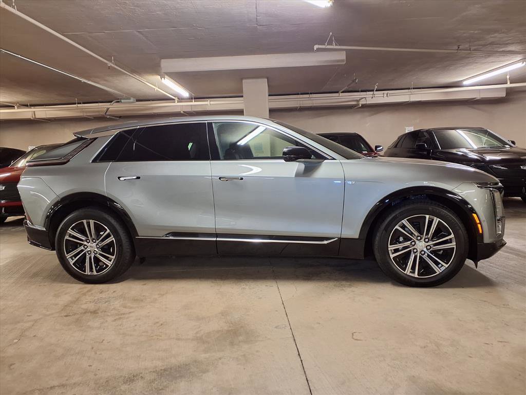 2025 Cadillac Lyriq Luxury photo 4
