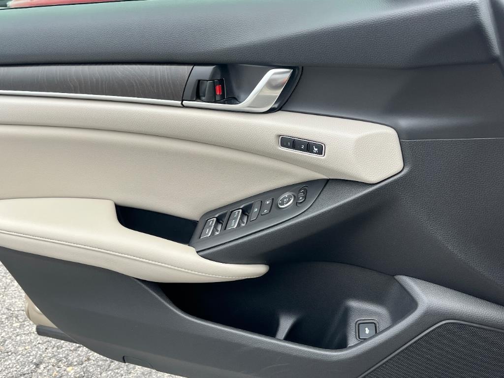 2019 Honda Accord EX-L photo 17