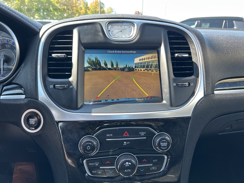 2017 Chrysler 300 C photo 15