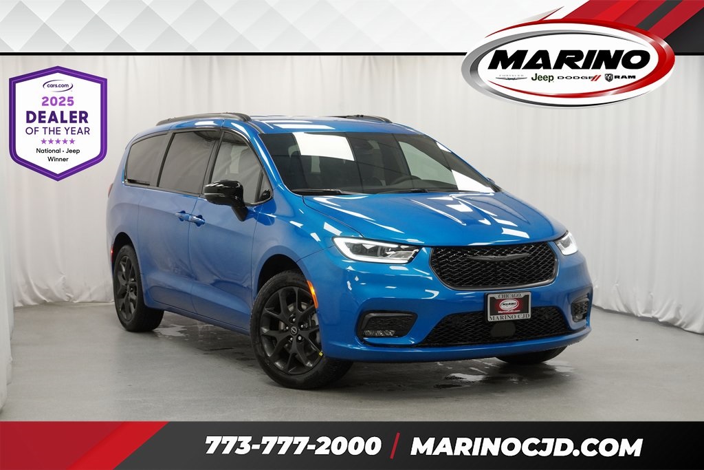 2026 Chrysler Pacifica Select's photo