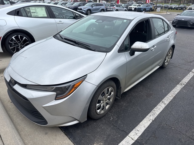 2024 Toyota Corolla LE's photo