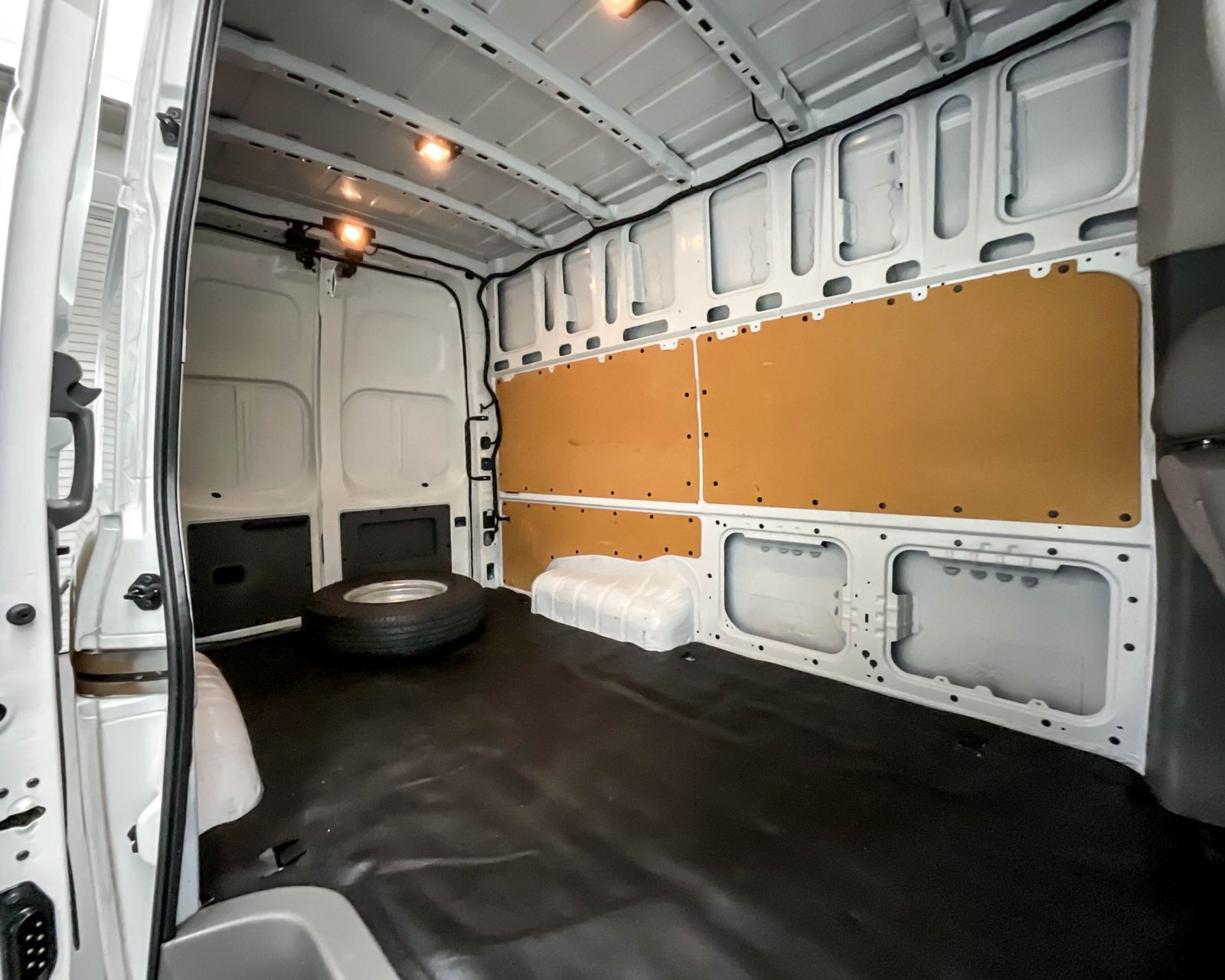 2021 Nissan NV2500 HD SV photo 15