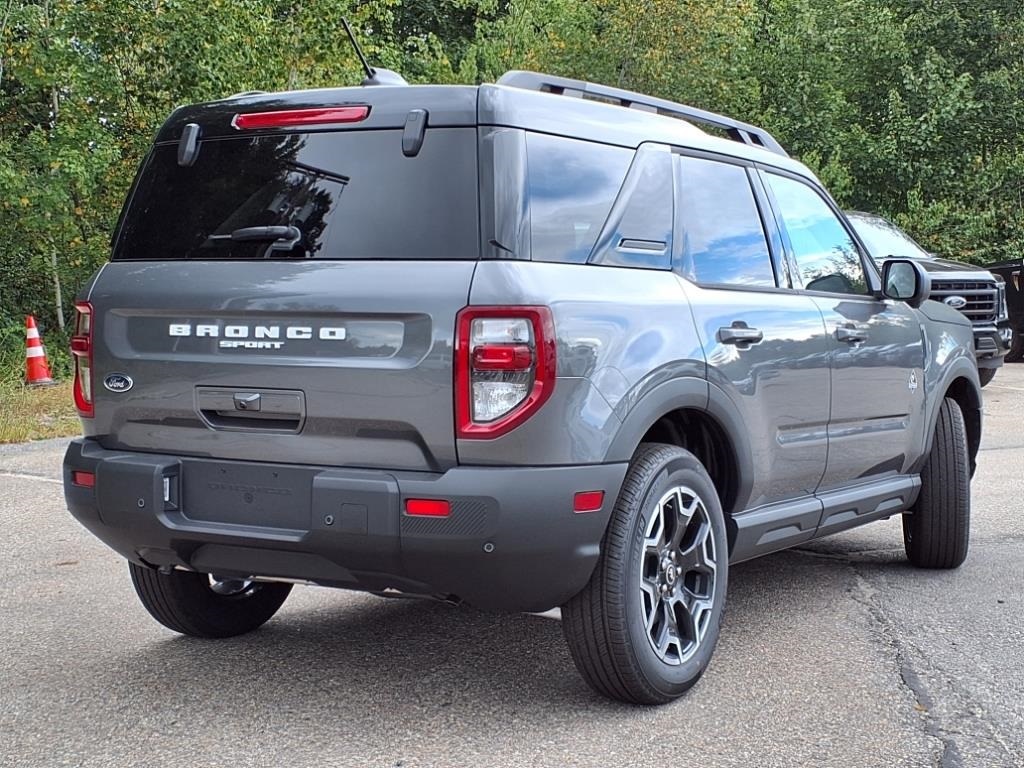 2025 Ford Bronco Sport Outer Banks photo 3