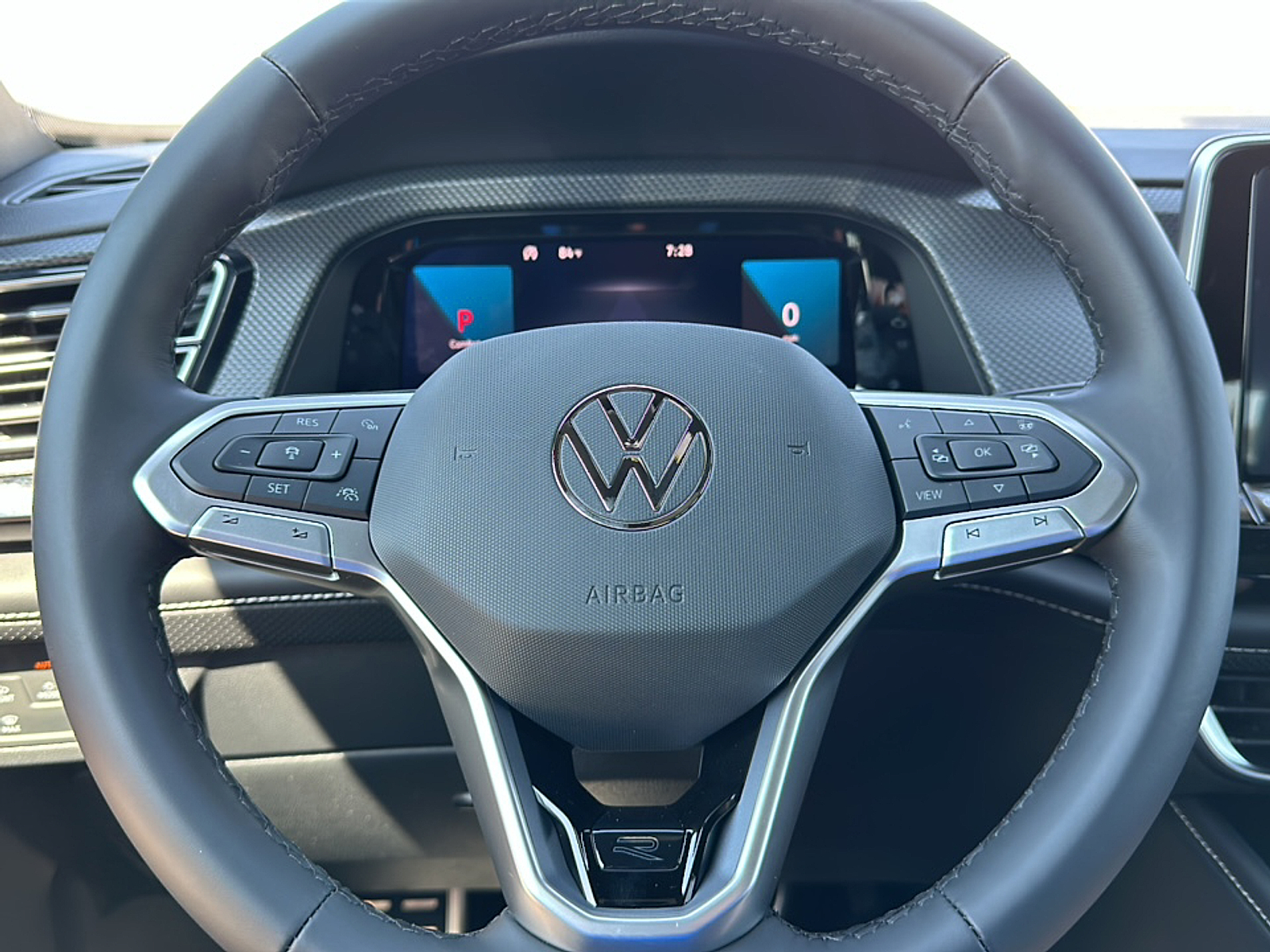 2024 Volkswagen Atlas Cross Sport SEL R-Line photo 2