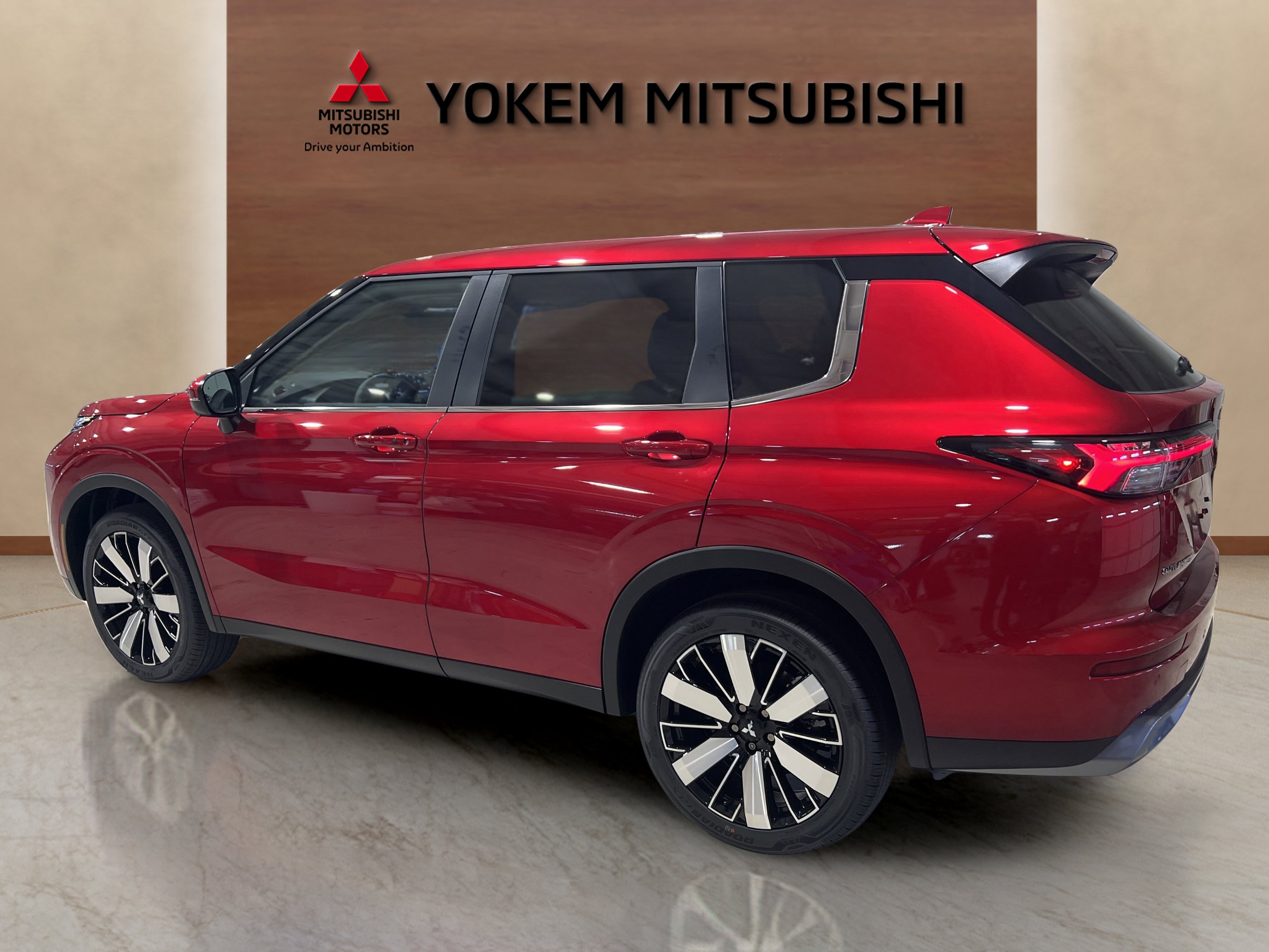 2025 Mitsubishi Outlander SE photo 3