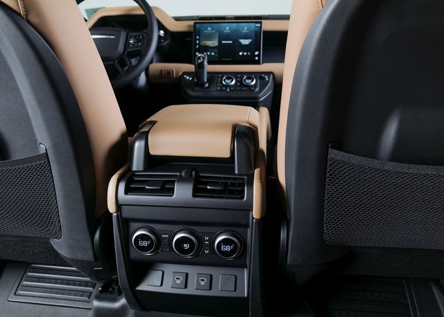 2025 Land Rover Defender 110 X-Dynamic SE photo 8