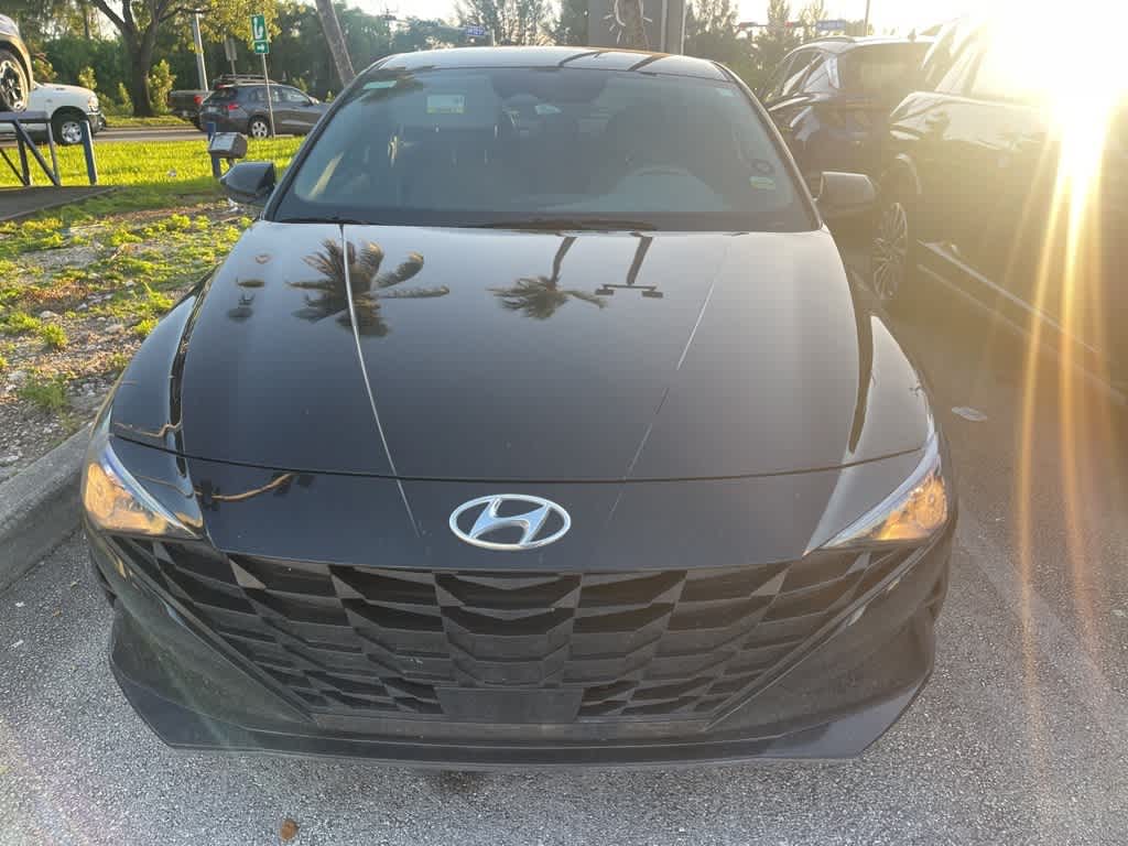 2023 Hyundai Elantra SEL Convenience photo 2