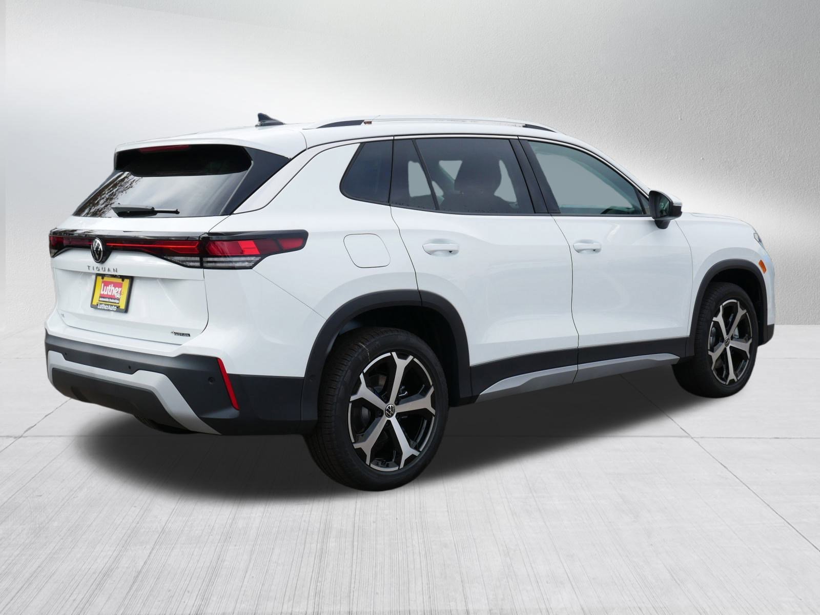 2026 Volkswagen Tiguan SE photo 3