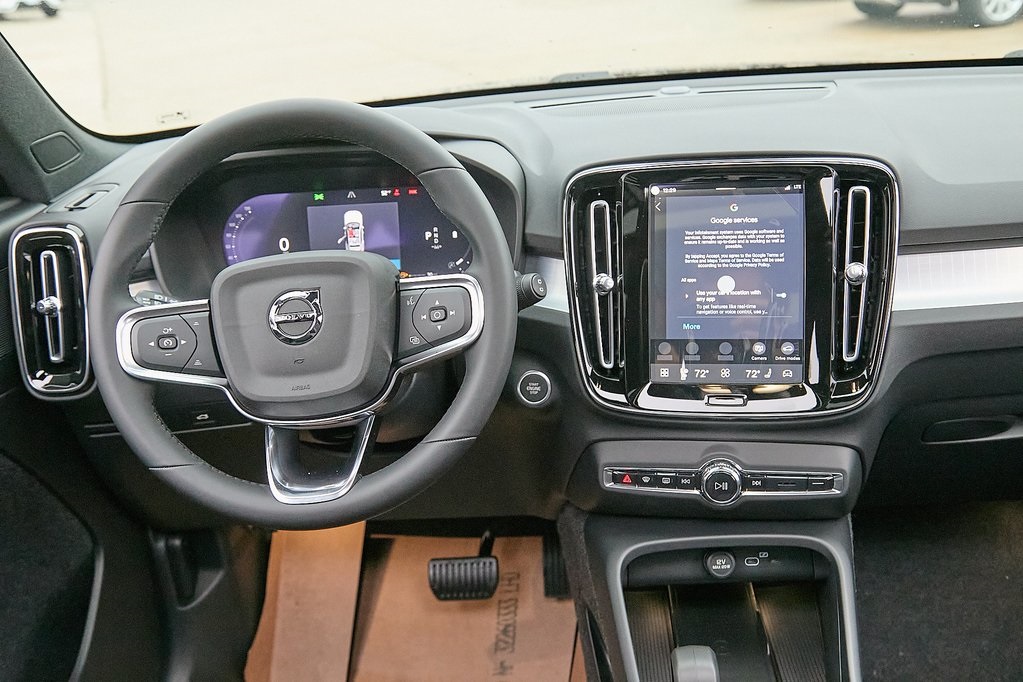 2026 VOLVO XC40 - Image 22