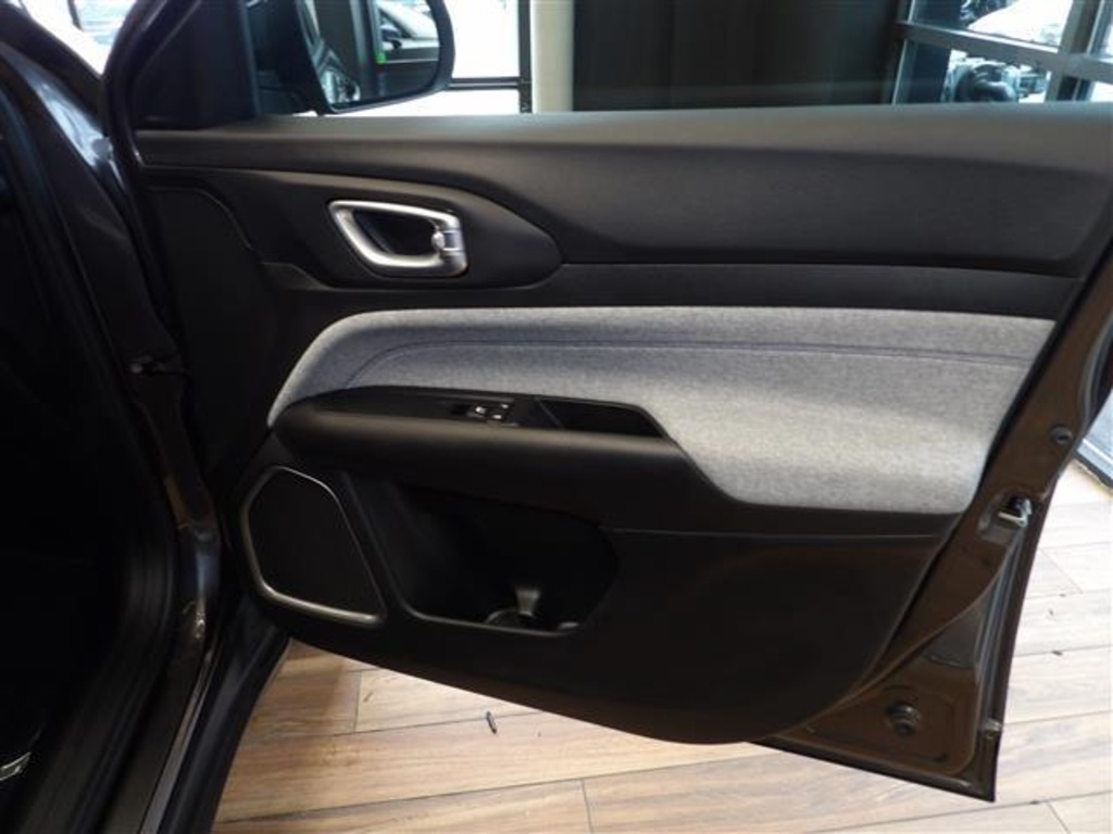 2022 Jeep Compass Latitude photo 11