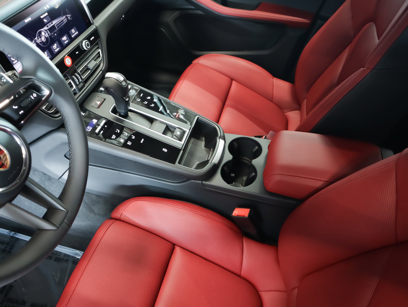 2025 Porsche Macan T photo 17