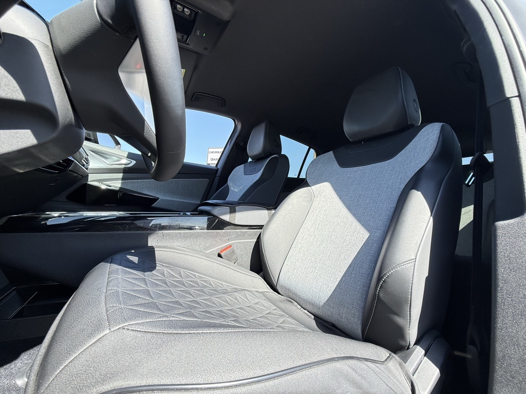 2023 Volkswagen ID.4 Pro photo 22