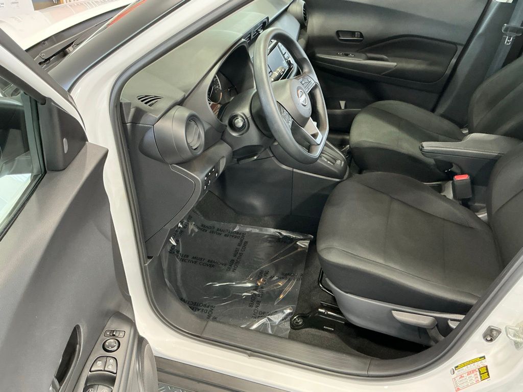 2024 Nissan Kicks S photo 3