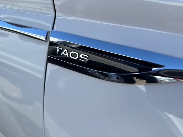 2024 Volkswagen Taos SE photo 4