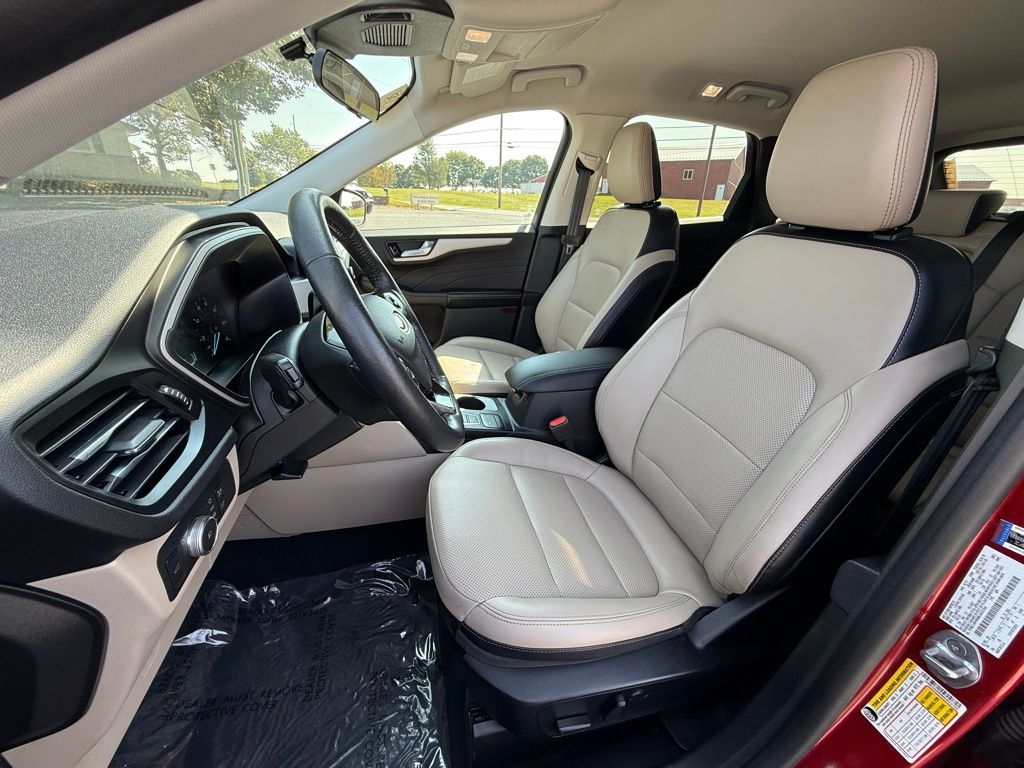 2021 Ford Escape SEL photo 4